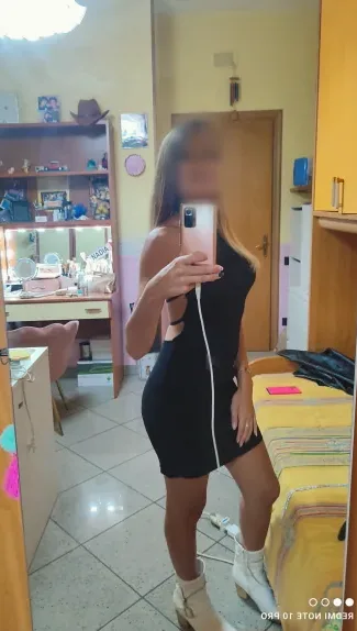 Amina, 34