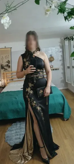 Bouchra, 18