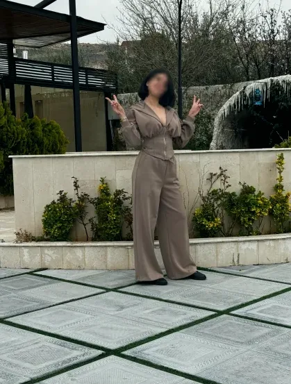 Daphne, 34