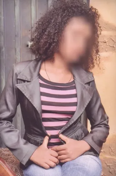 Daphne, 24