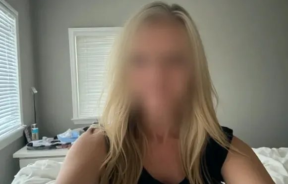 Evi, 36
