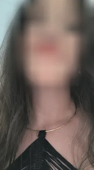 Isabel, 27