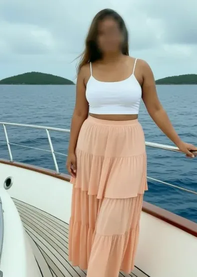 Julia, 32