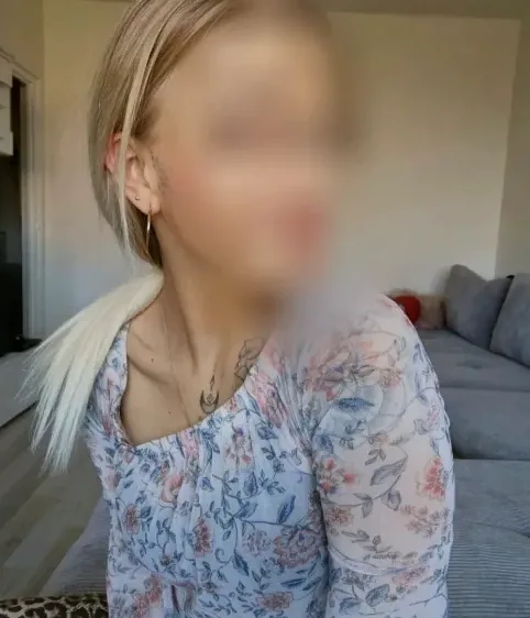 Kirsten, 21