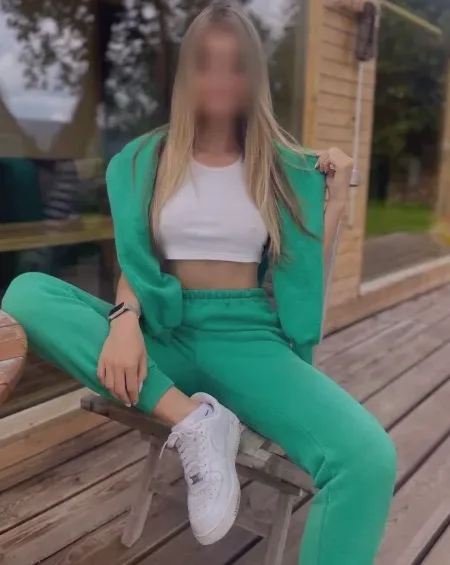 Lauren, 31