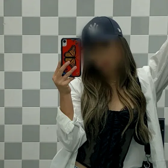Nina, 20