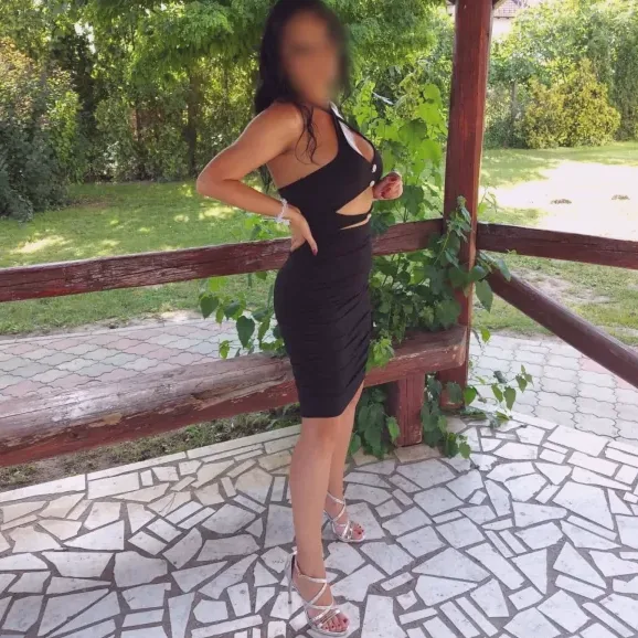 Nina, 36
