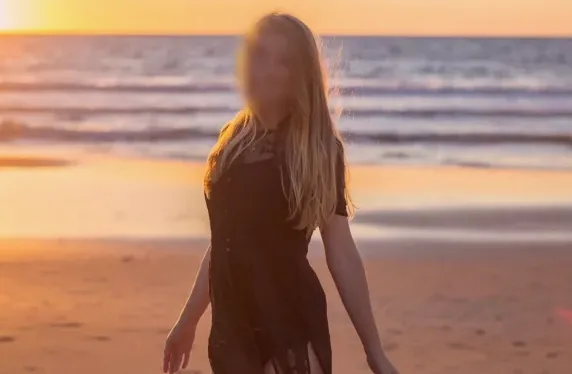 Nina, 32