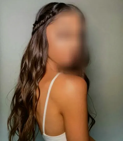 Sandra, 29