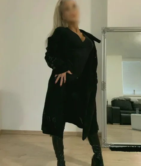 Sara, 24